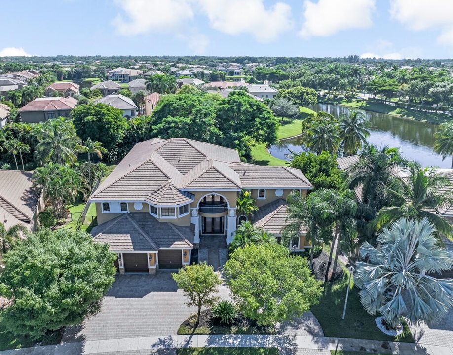 Active With Contract: $1,699,999 (5 beds, 6 baths, 5717 Square Feet)