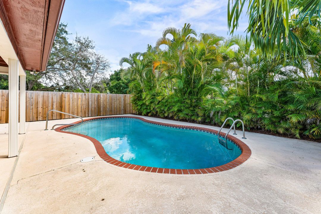 Active With Contract: $432,000 (3 beds, 2 baths, 1651 Square Feet)