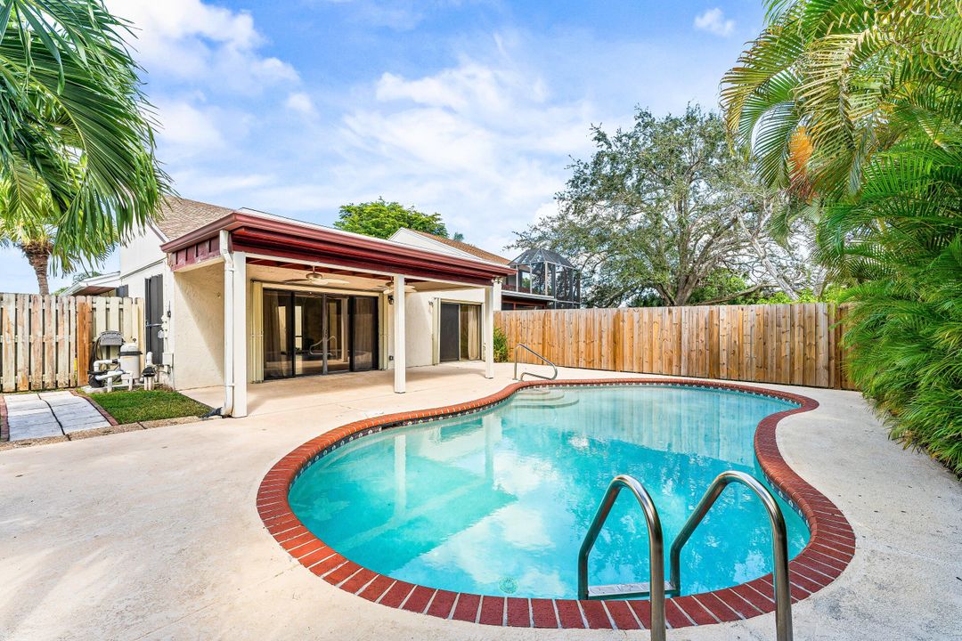 Active With Contract: $432,000 (3 beds, 2 baths, 1651 Square Feet)