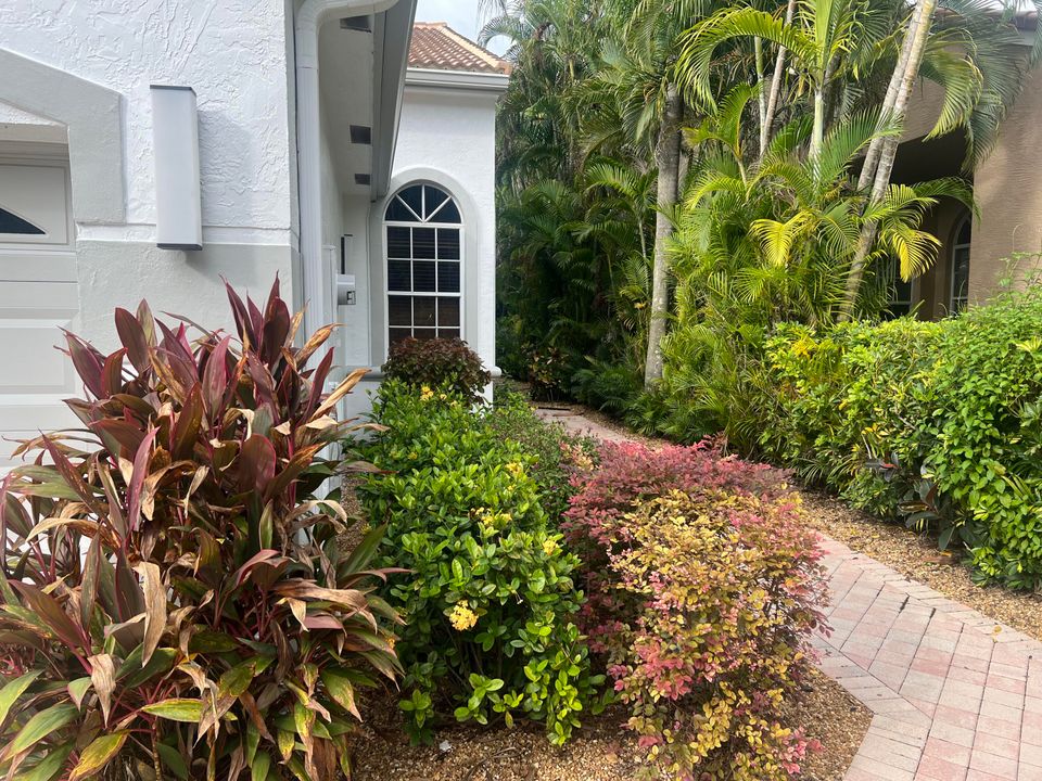 For Sale: $379,000 (3 beds, 2 baths, 2090 Square Feet)