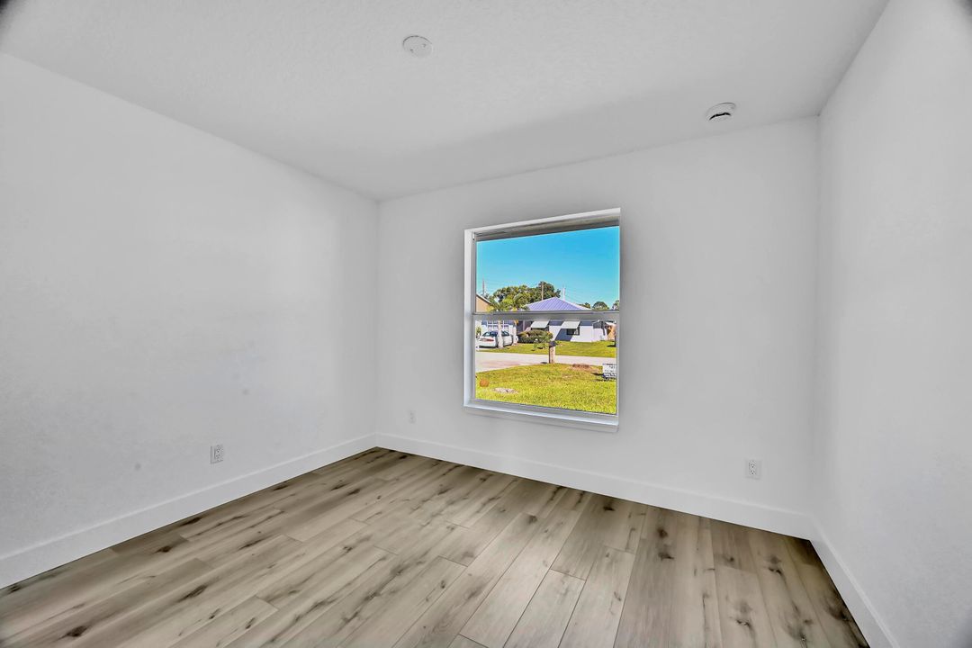 Под контрактом: $359,900 (3 спален, 2 ванн, 1114 Квадратных фут)