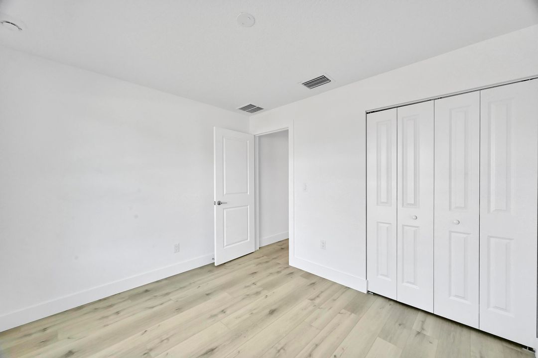 Под контрактом: $359,900 (3 спален, 2 ванн, 1114 Квадратных фут)