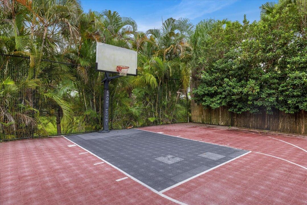 For Sale: $760,000 (4 beds, 3 baths, 2690 Square Feet)