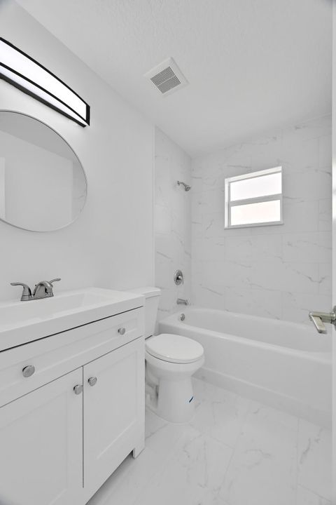 Под контрактом: $359,900 (3 спален, 2 ванн, 1114 Квадратных фут)