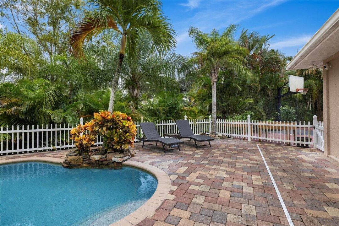 For Sale: $760,000 (4 beds, 3 baths, 2690 Square Feet)