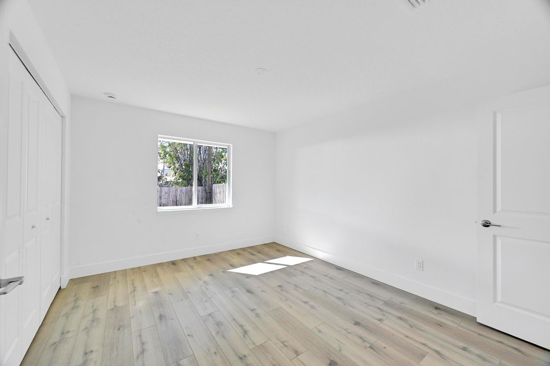 Под контрактом: $359,900 (3 спален, 2 ванн, 1114 Квадратных фут)