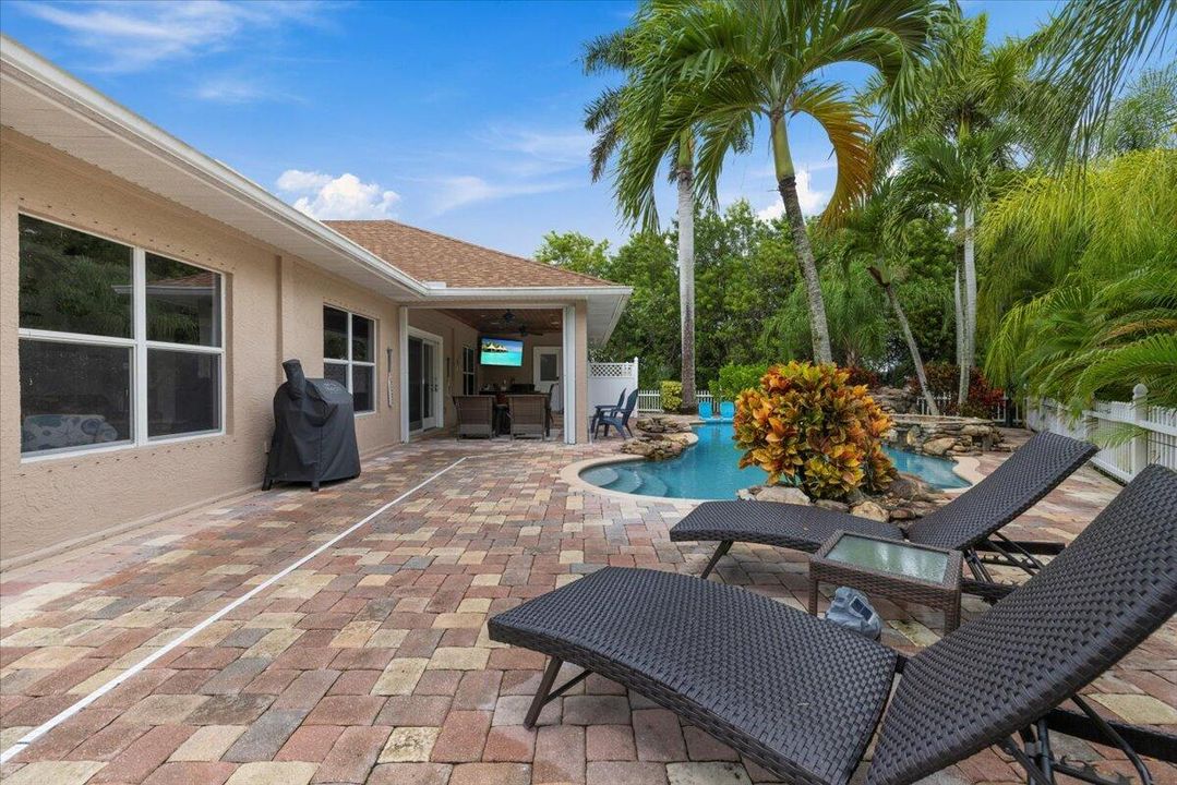 For Sale: $760,000 (4 beds, 3 baths, 2690 Square Feet)