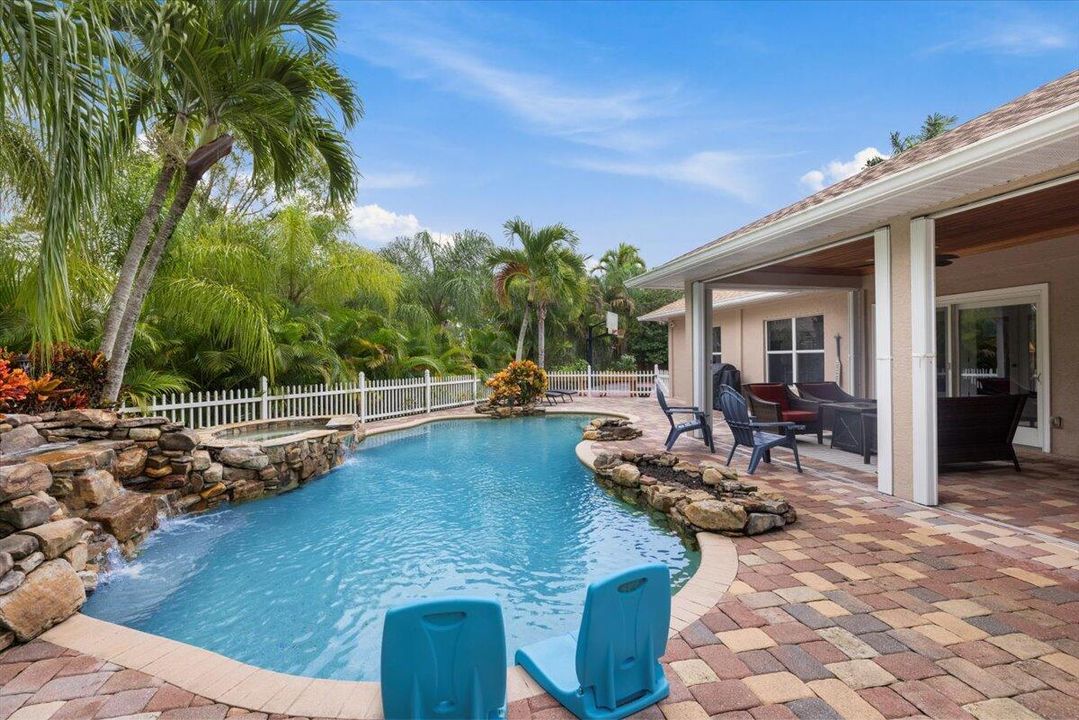 For Sale: $760,000 (4 beds, 3 baths, 2690 Square Feet)