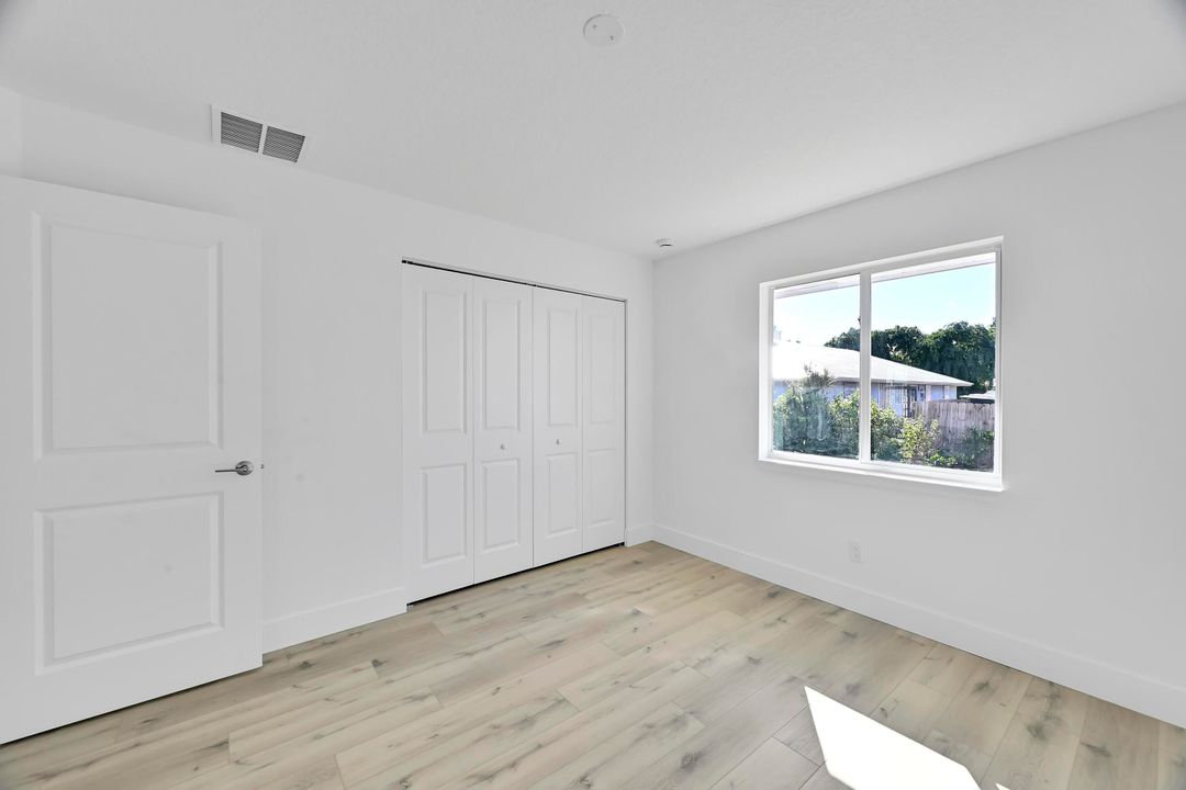 Под контрактом: $359,900 (3 спален, 2 ванн, 1114 Квадратных фут)