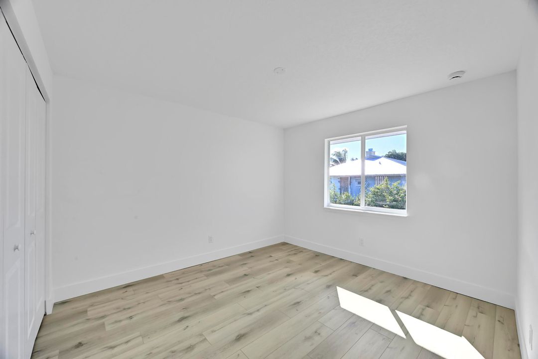 Под контрактом: $359,900 (3 спален, 2 ванн, 1114 Квадратных фут)