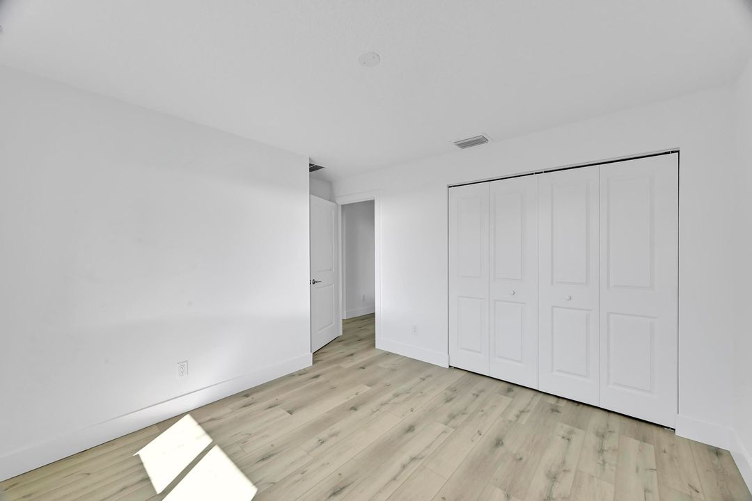 Под контрактом: $359,900 (3 спален, 2 ванн, 1114 Квадратных фут)