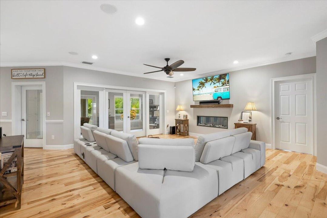 For Sale: $760,000 (4 beds, 3 baths, 2690 Square Feet)