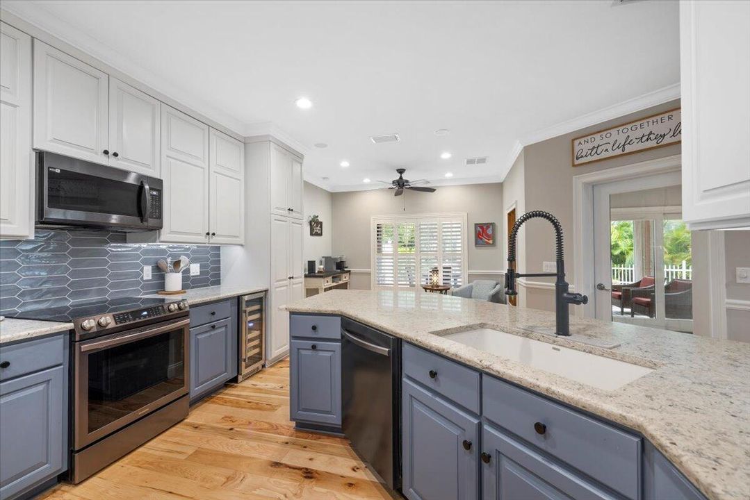 For Sale: $760,000 (4 beds, 3 baths, 2690 Square Feet)