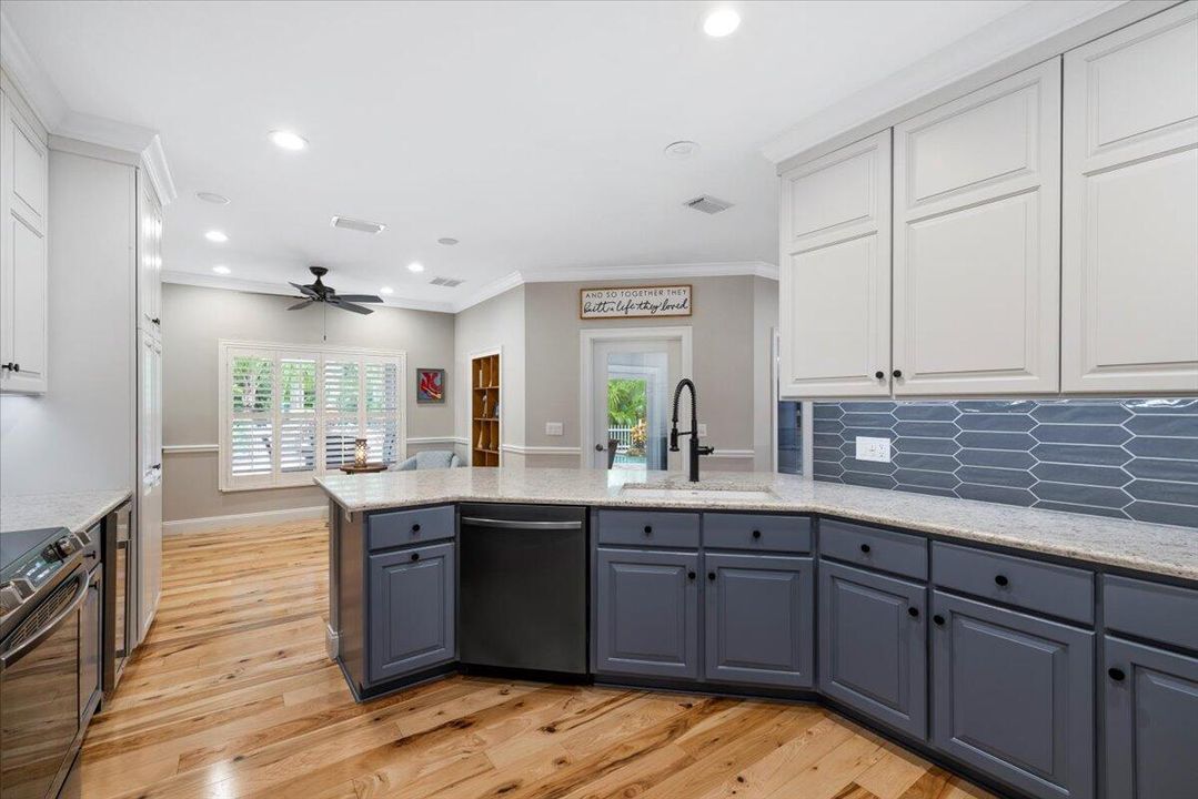 For Sale: $760,000 (4 beds, 3 baths, 2690 Square Feet)