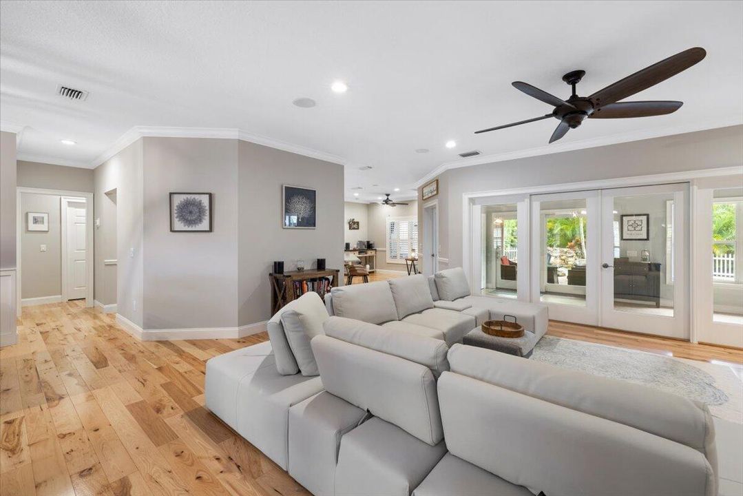 For Sale: $760,000 (4 beds, 3 baths, 2690 Square Feet)