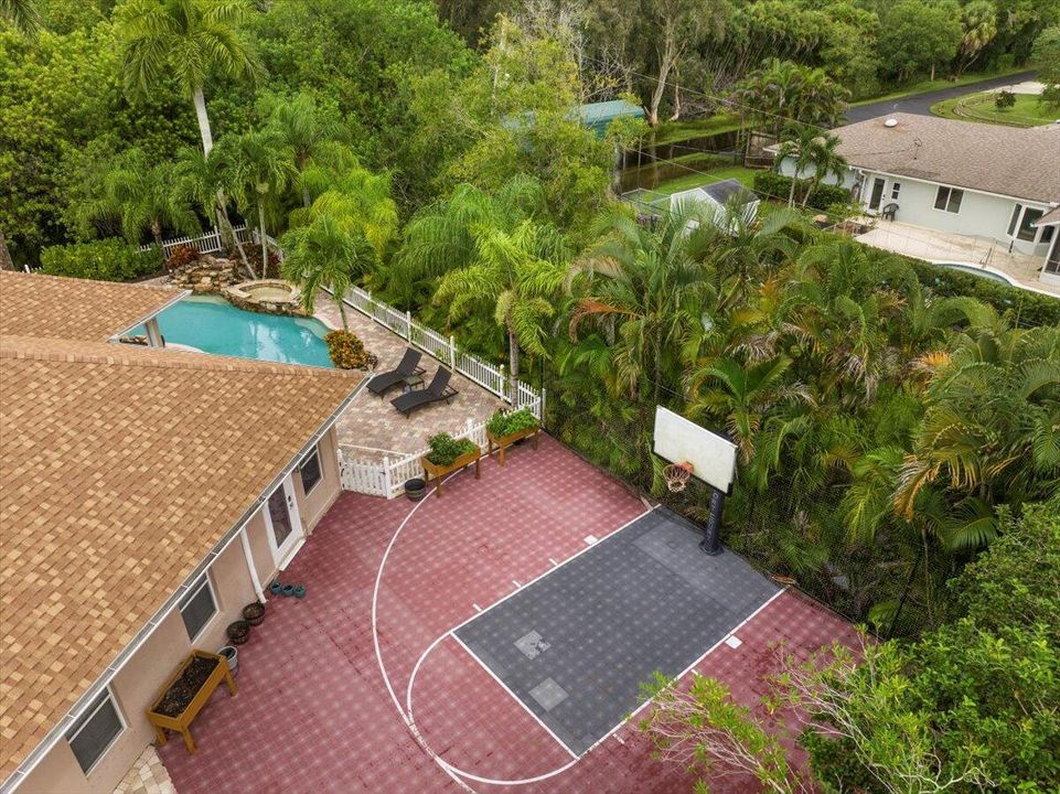 For Sale: $760,000 (4 beds, 3 baths, 2690 Square Feet)