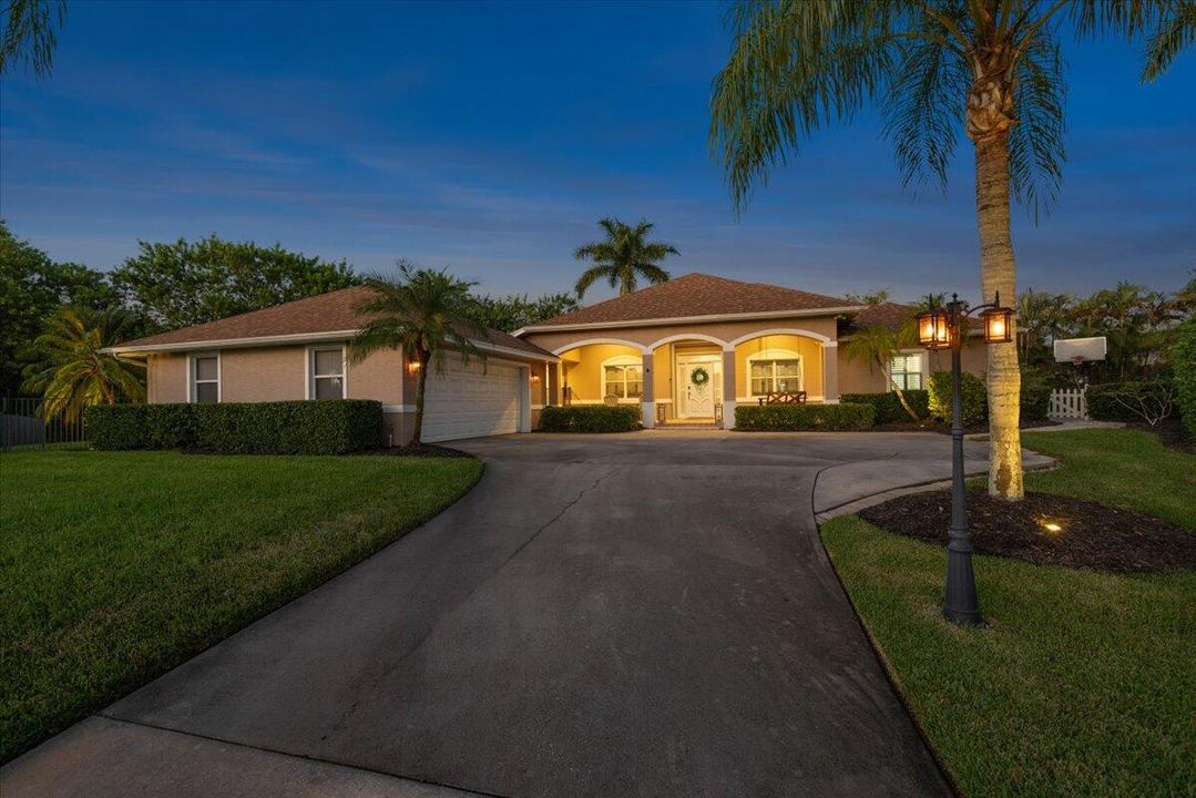 For Sale: $760,000 (4 beds, 3 baths, 2690 Square Feet)