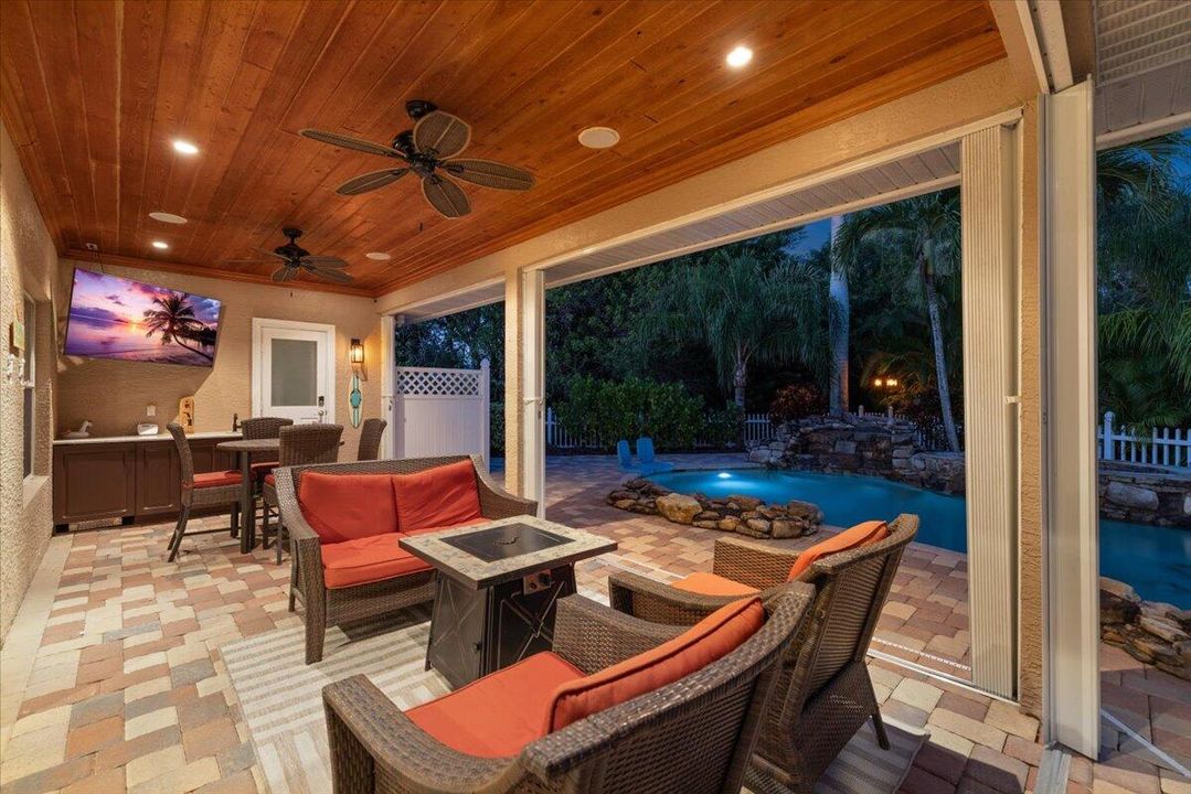 For Sale: $760,000 (4 beds, 3 baths, 2690 Square Feet)