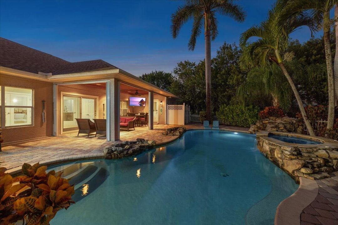 For Sale: $760,000 (4 beds, 3 baths, 2690 Square Feet)