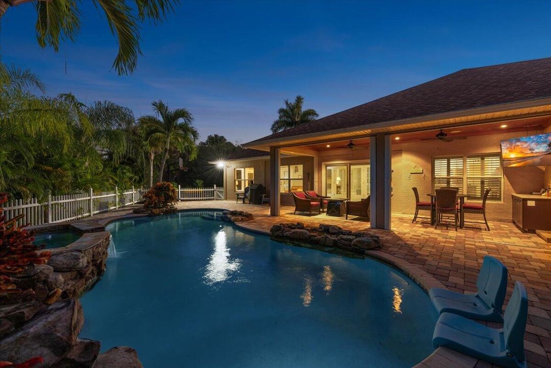 For Sale: $760,000 (4 beds, 3 baths, 2690 Square Feet)