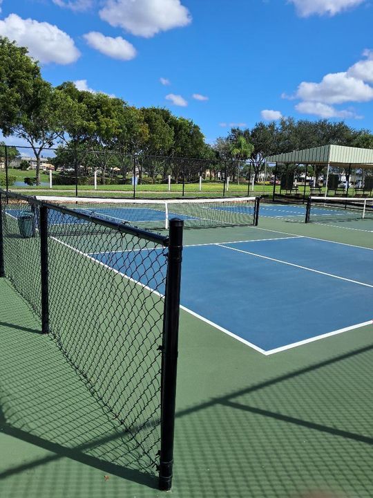 For Sale: $79,000 (1 beds, 1 baths, 684 Square Feet)