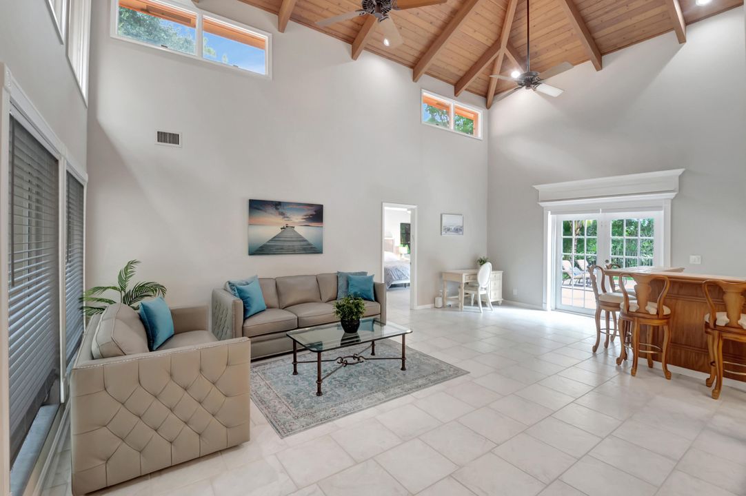 出租: $8,500 (4 贝兹, 3 浴室, 3023 平方英尺)