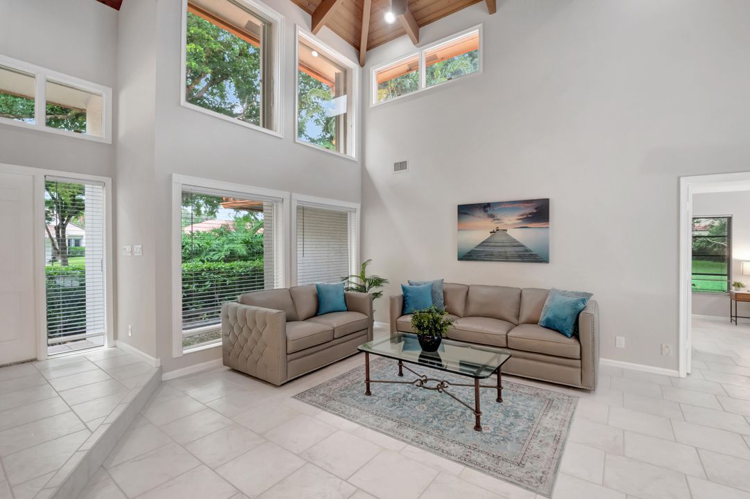 出租: $8,500 (4 贝兹, 3 浴室, 3023 平方英尺)