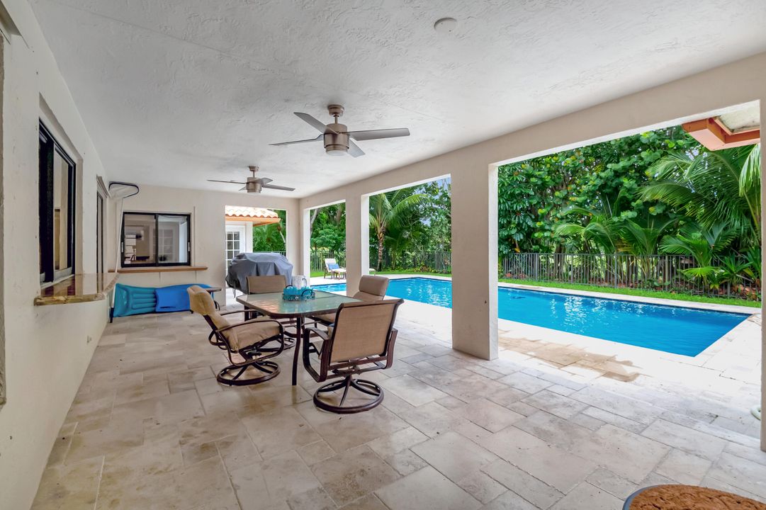 出租: $8,500 (4 贝兹, 3 浴室, 3023 平方英尺)