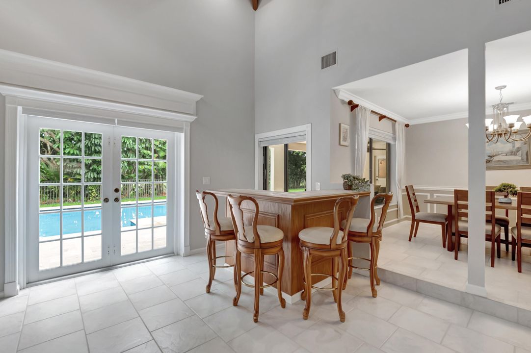 出租: $8,500 (4 贝兹, 3 浴室, 3023 平方英尺)