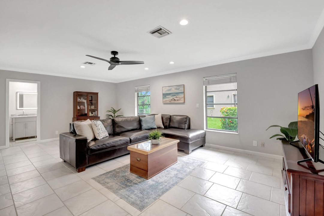 出租: $8,500 (4 贝兹, 3 浴室, 3023 平方英尺)