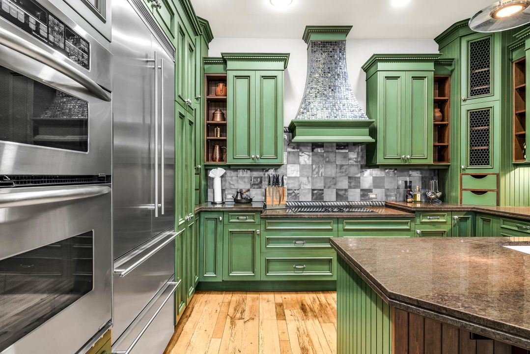 На продажу: $2,075,000 (2 спален, 2 ванн, 2307 Квадратных фут)