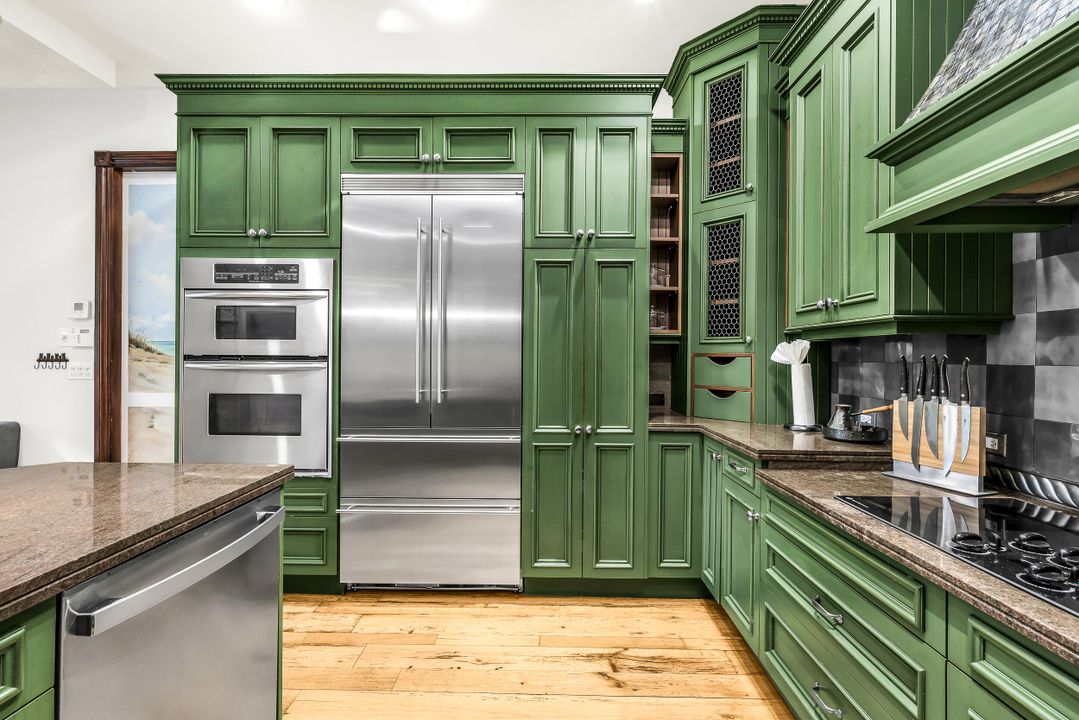 На продажу: $2,075,000 (2 спален, 2 ванн, 2307 Квадратных фут)