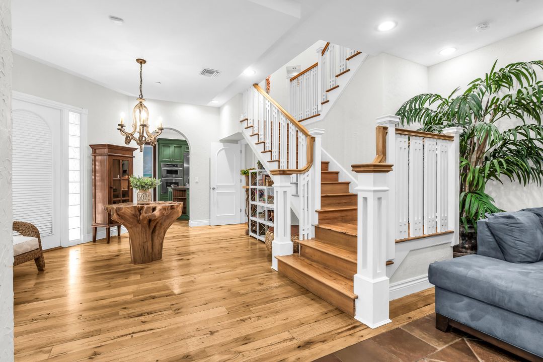 На продажу: $2,075,000 (2 спален, 2 ванн, 2307 Квадратных фут)