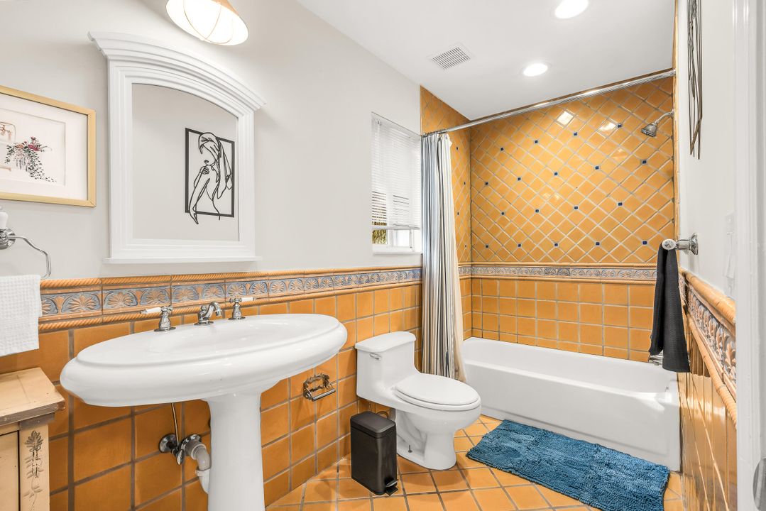 На продажу: $2,075,000 (2 спален, 2 ванн, 2307 Квадратных фут)