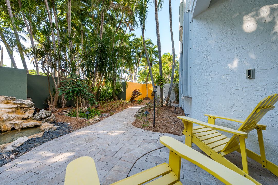 На продажу: $2,075,000 (2 спален, 2 ванн, 2307 Квадратных фут)