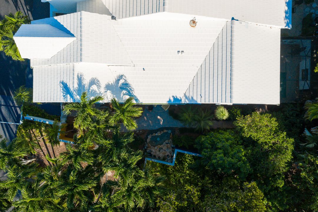 На продажу: $2,075,000 (2 спален, 2 ванн, 2307 Квадратных фут)