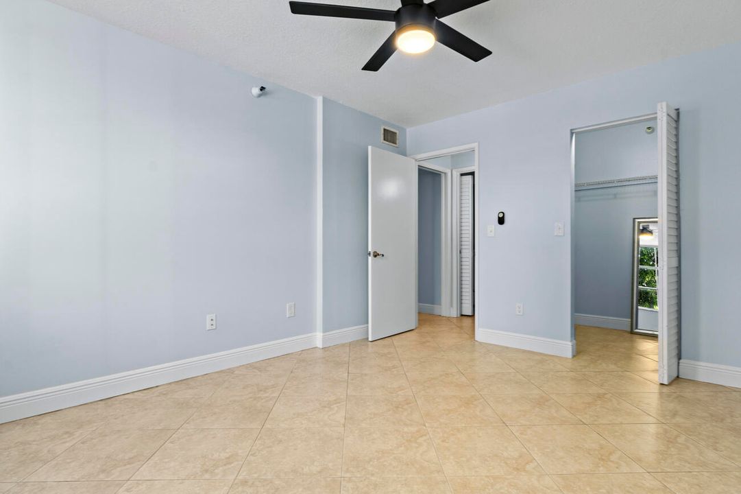 For Sale: $238,000 (2 beds, 1 baths, 922 Square Feet)