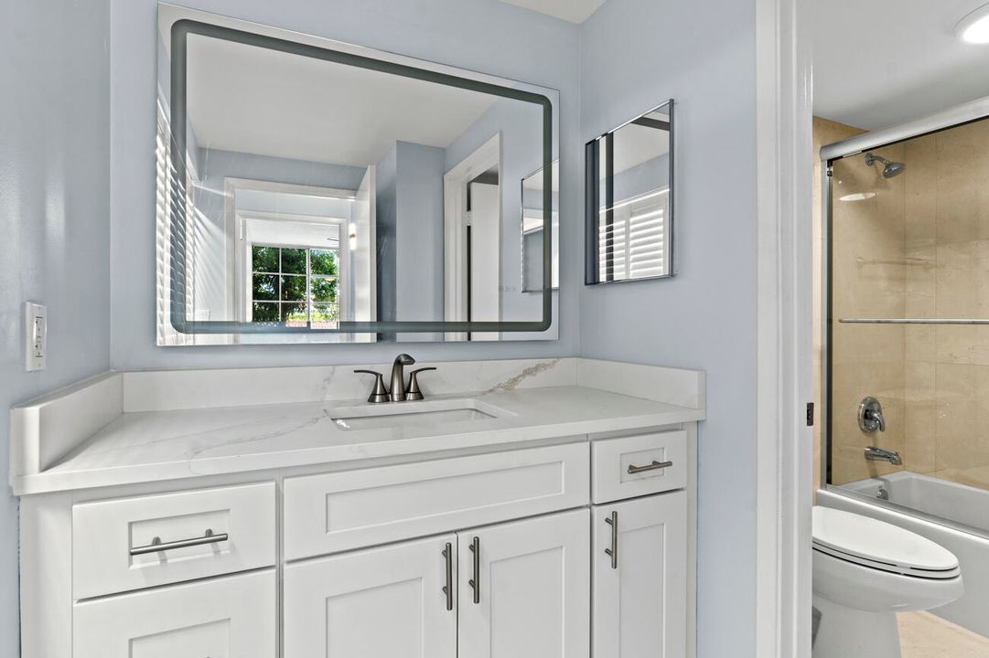 For Sale: $238,000 (2 beds, 1 baths, 922 Square Feet)