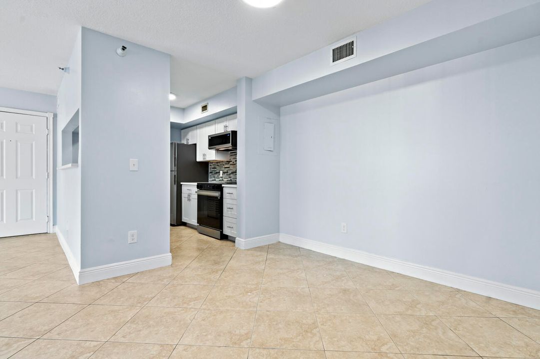 For Sale: $238,000 (2 beds, 1 baths, 922 Square Feet)