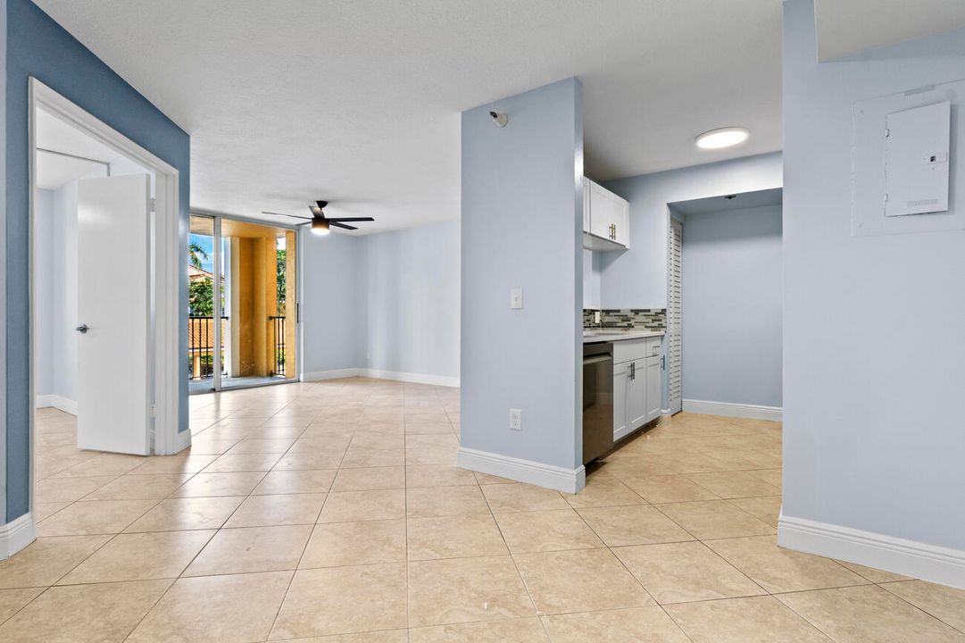 For Sale: $238,000 (2 beds, 1 baths, 922 Square Feet)