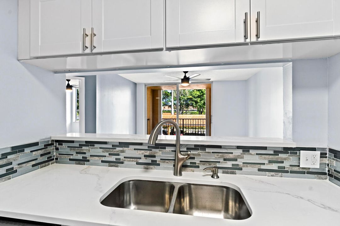 For Sale: $238,000 (2 beds, 1 baths, 922 Square Feet)