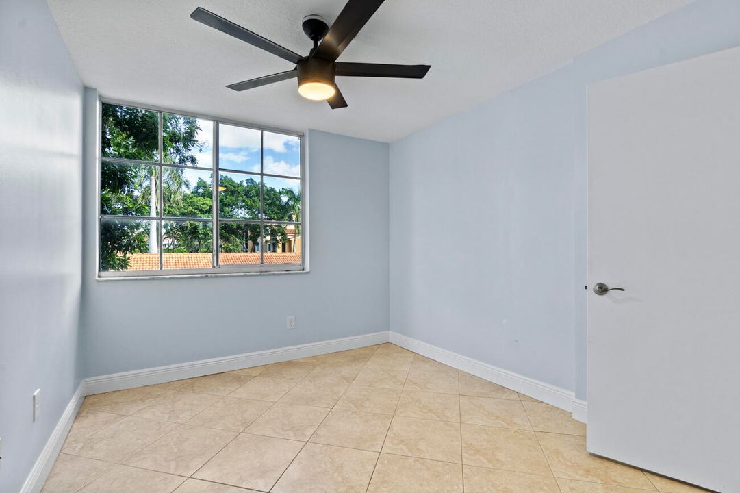 For Sale: $238,000 (2 beds, 1 baths, 922 Square Feet)