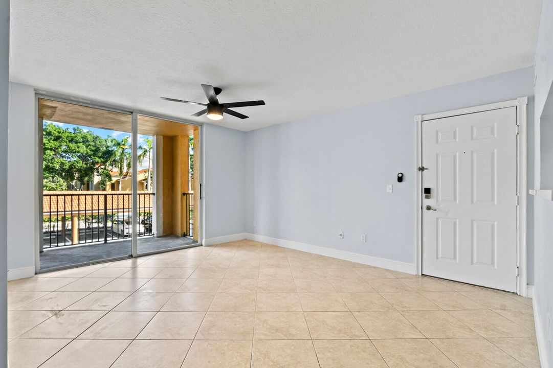 For Sale: $238,000 (2 beds, 1 baths, 922 Square Feet)