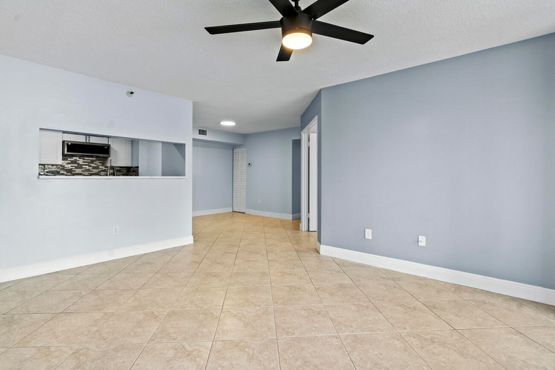 For Sale: $238,000 (2 beds, 1 baths, 922 Square Feet)