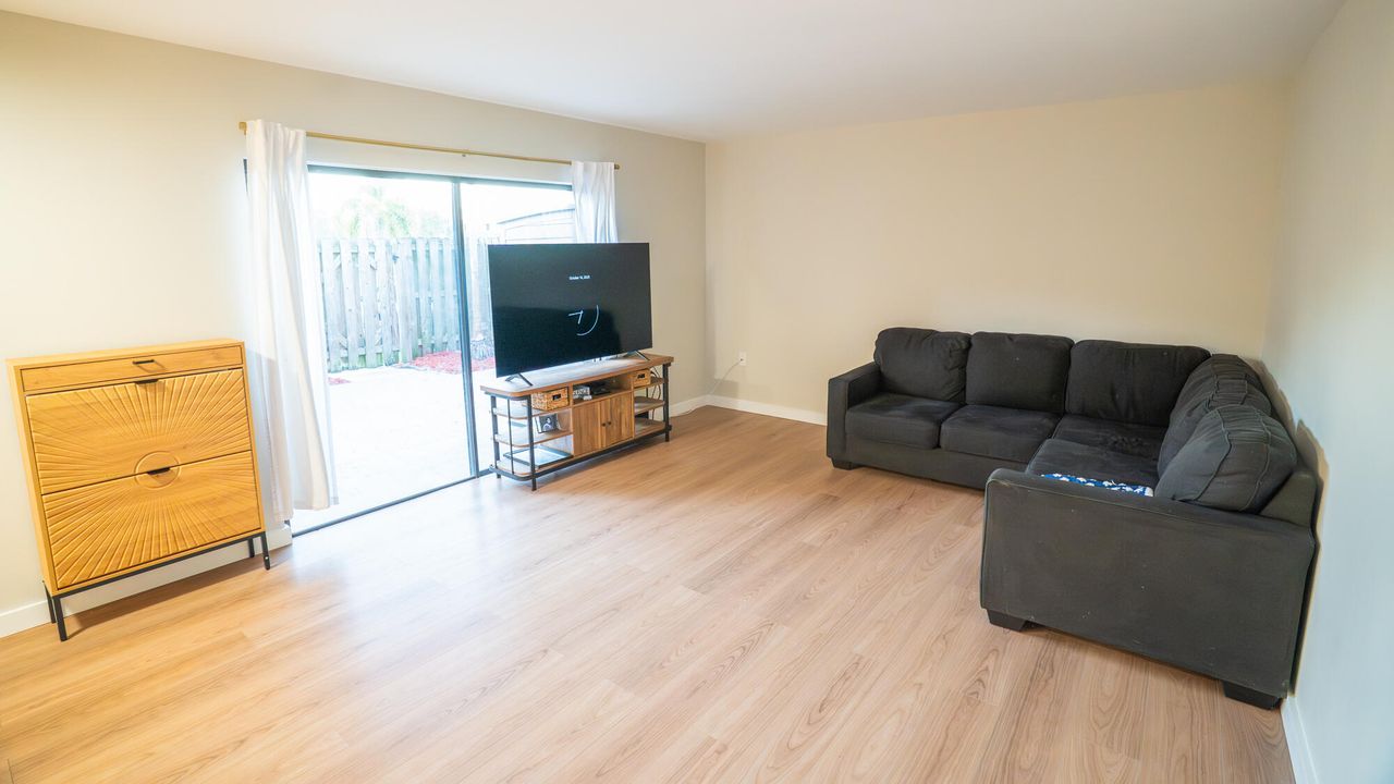 Activo con contrato: $2,650 (2 camas, 2 baños, 1184 Pies cuadrados)