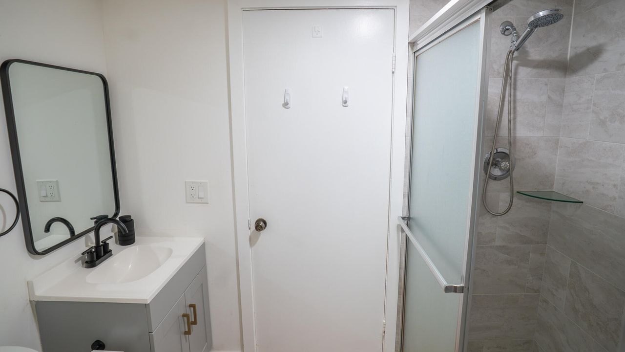 Activo con contrato: $2,650 (2 camas, 2 baños, 1184 Pies cuadrados)