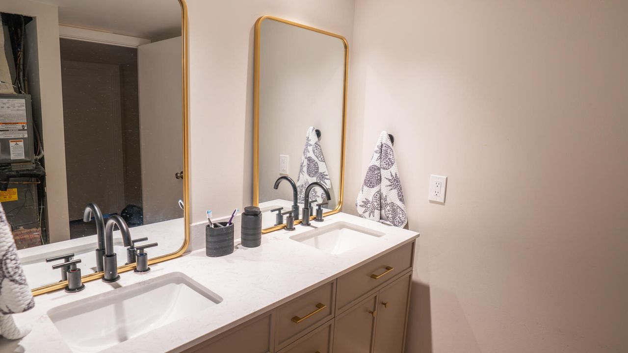 Activo con contrato: $2,650 (2 camas, 2 baños, 1184 Pies cuadrados)