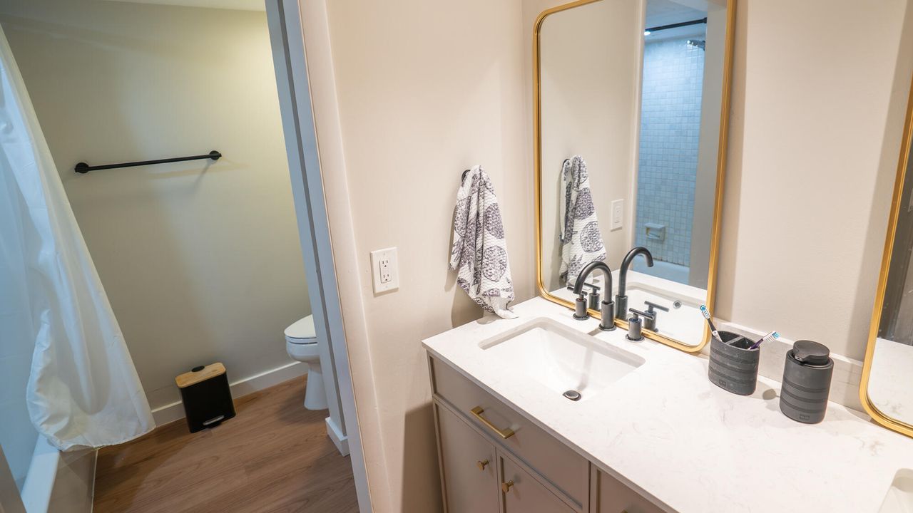 Activo con contrato: $2,650 (2 camas, 2 baños, 1184 Pies cuadrados)