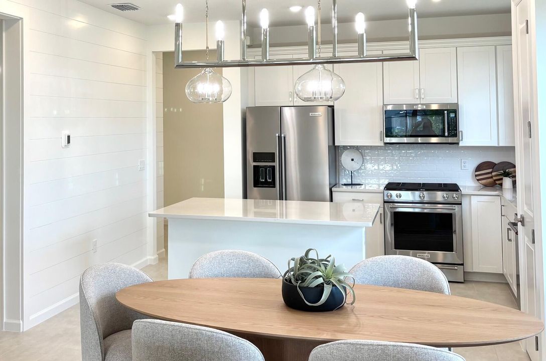 For Sale: $420,395 (2 beds, 2 baths, 1321 Square Feet)