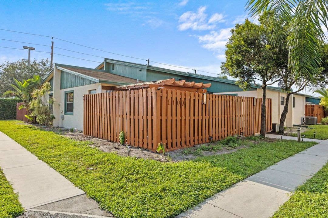 Recently Rented: $2,350 (2 beds, 2 baths, 1098 Square Feet)